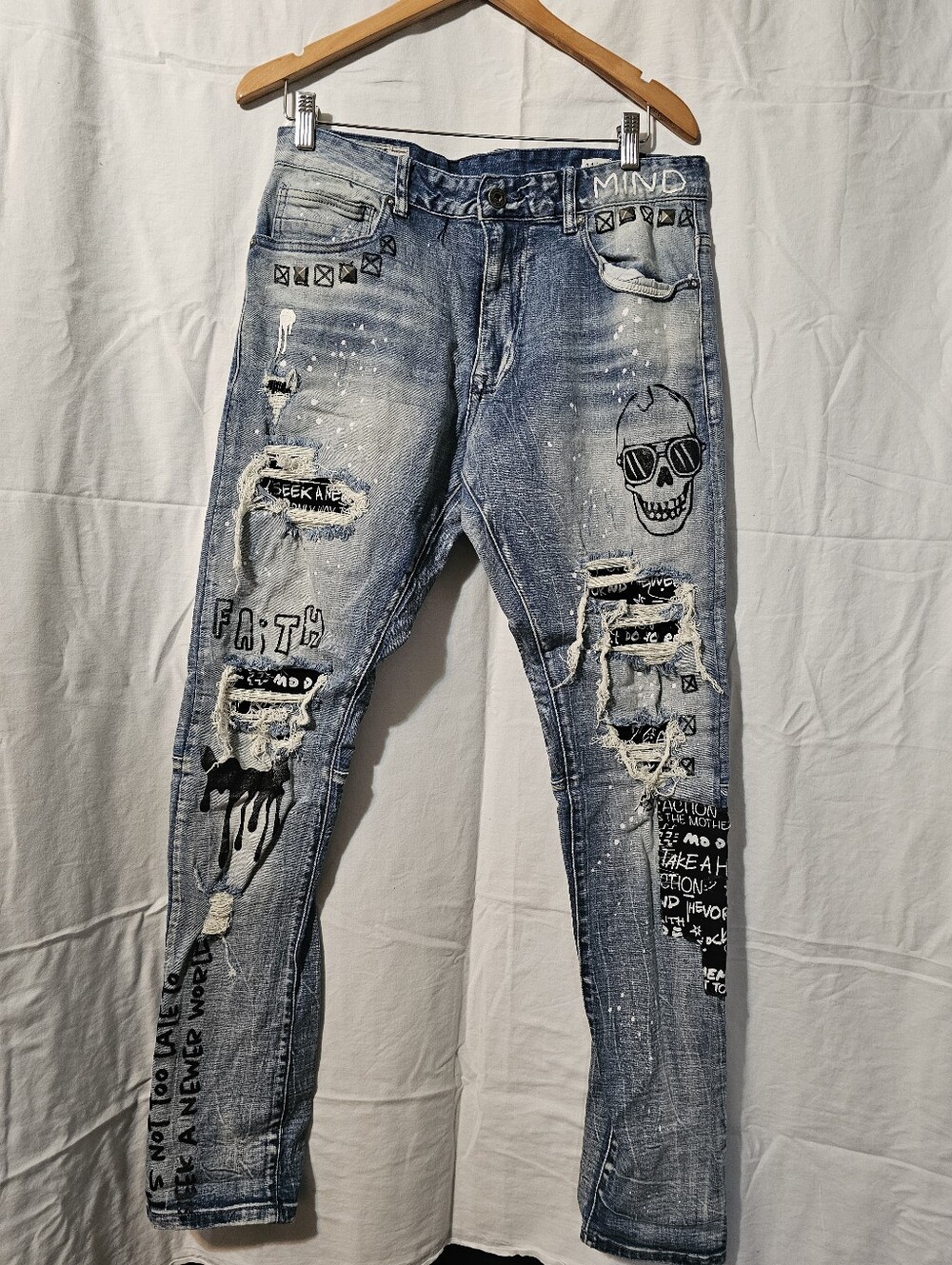 Men's Smoke Rise Skinny Distressed Blue Graphic Jeans with Skull Accent Sz 34